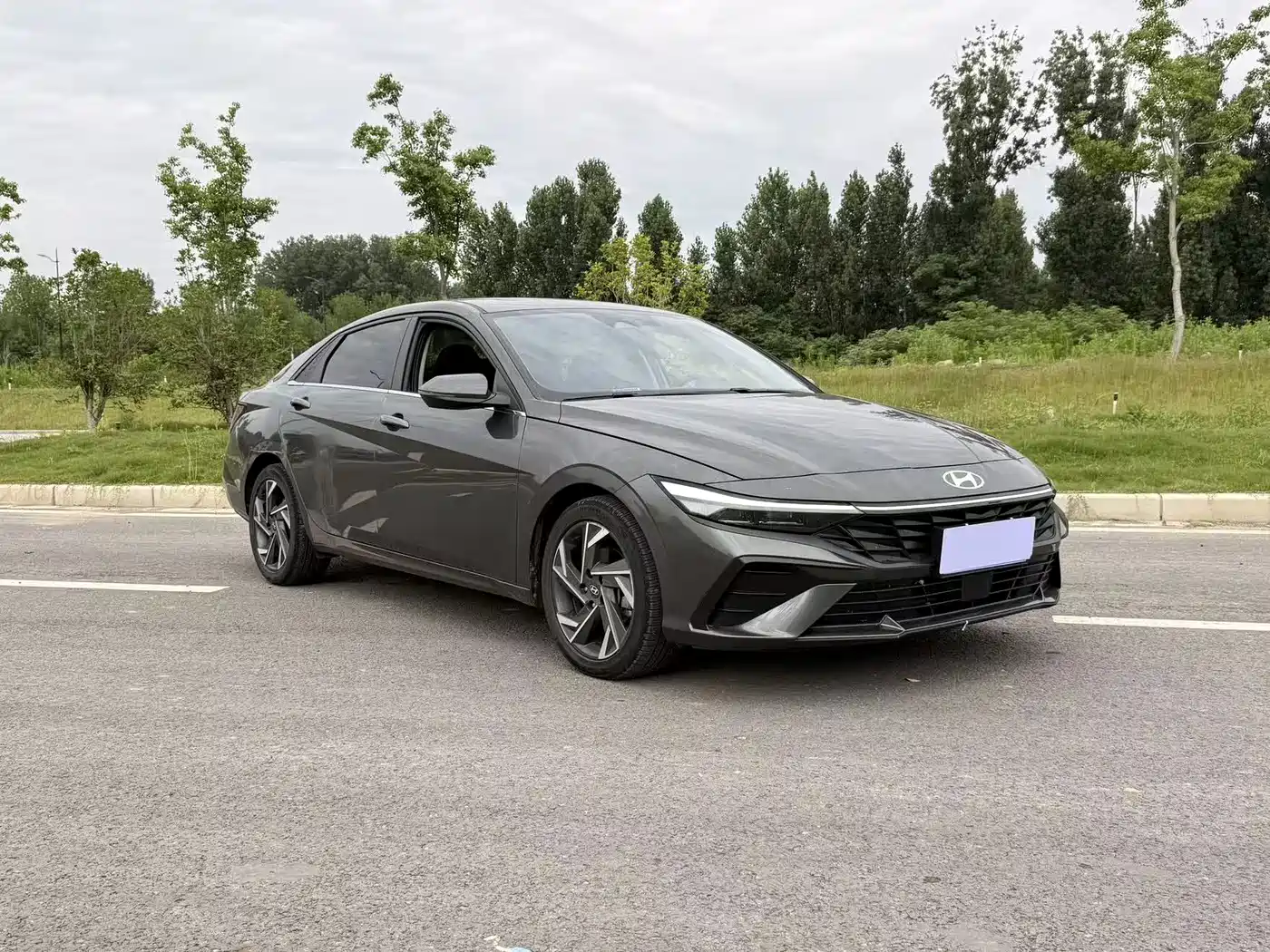Hyundai Elantra 2023 Model 1.5L CVT LUX Premium Edition фото 3
