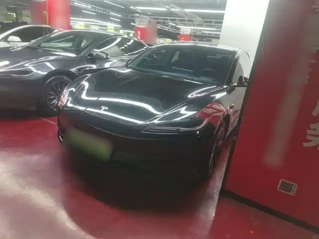 Tesla Model 3 2024