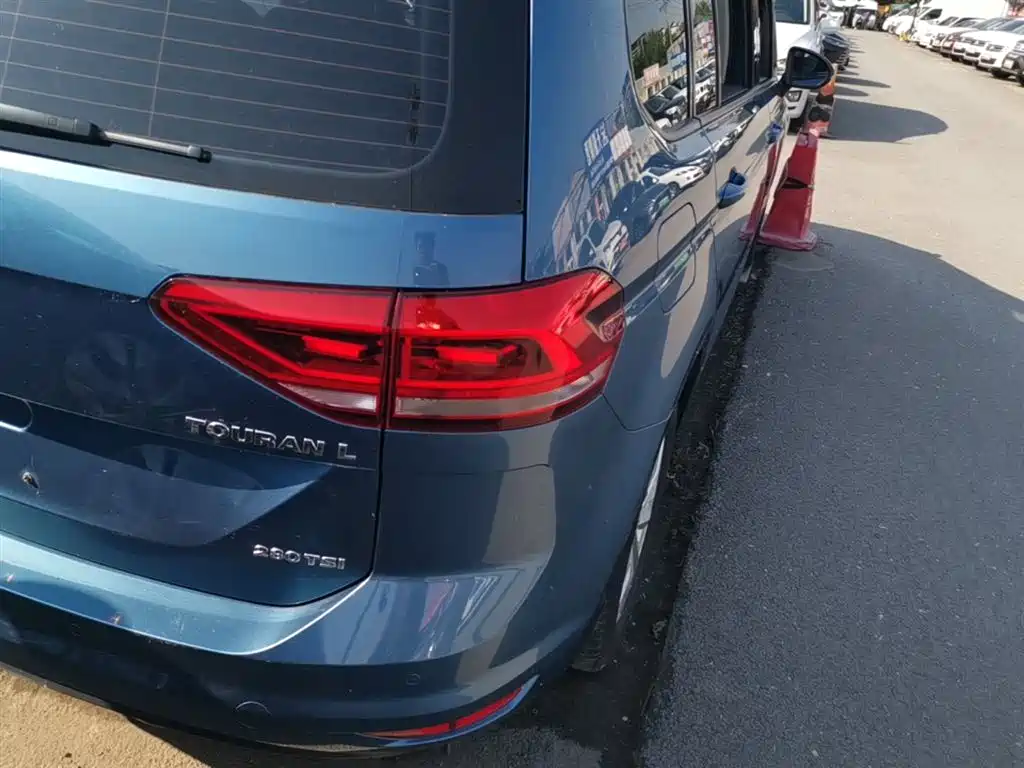 Volkswagen Touran 2018 Touran L 280TSI DSG Comfort 7-seater China V фото 8