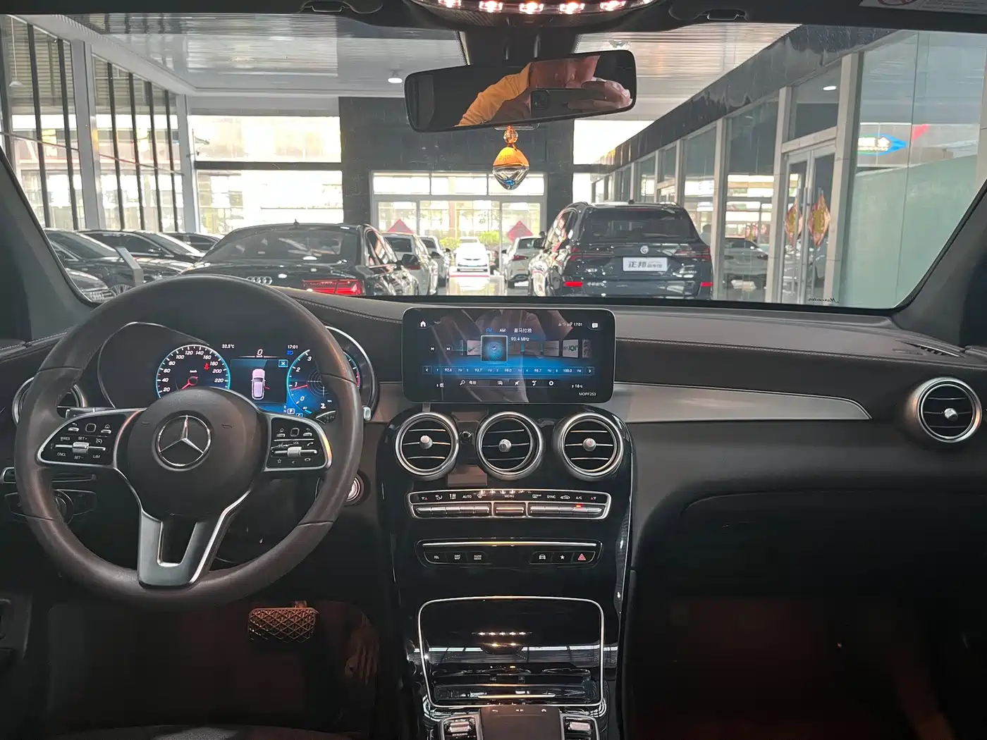 Mercedes-Benz GLC 2022 Model GLC 260 L 4MATIC Dynamic Edition фото 8