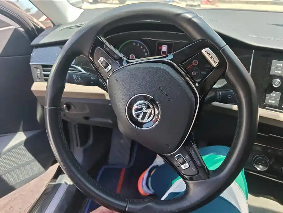 VOLKSWAGEN PASSAT NEW ENERGY