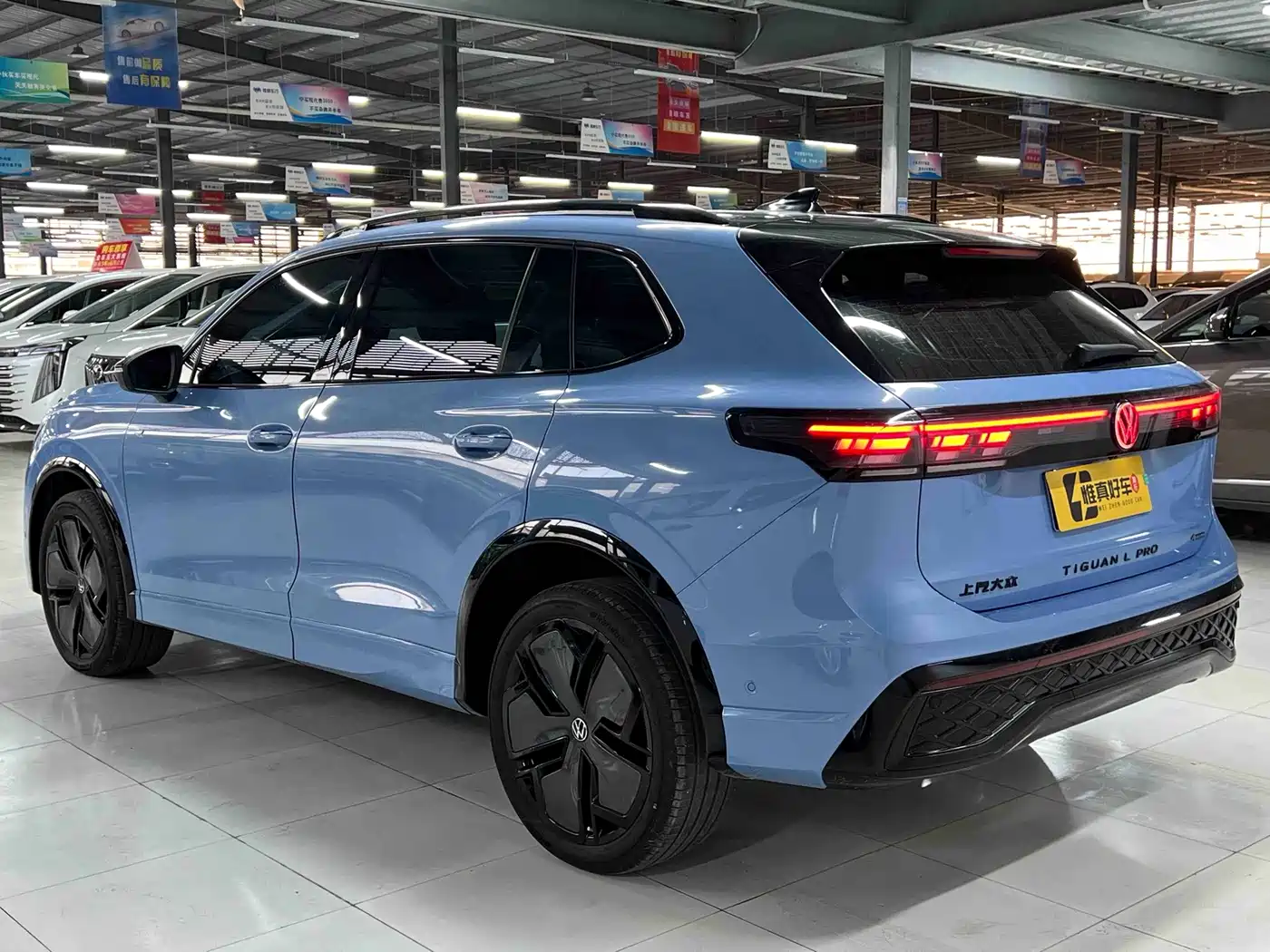 Photo 24 - Volkswagen Tiguan L