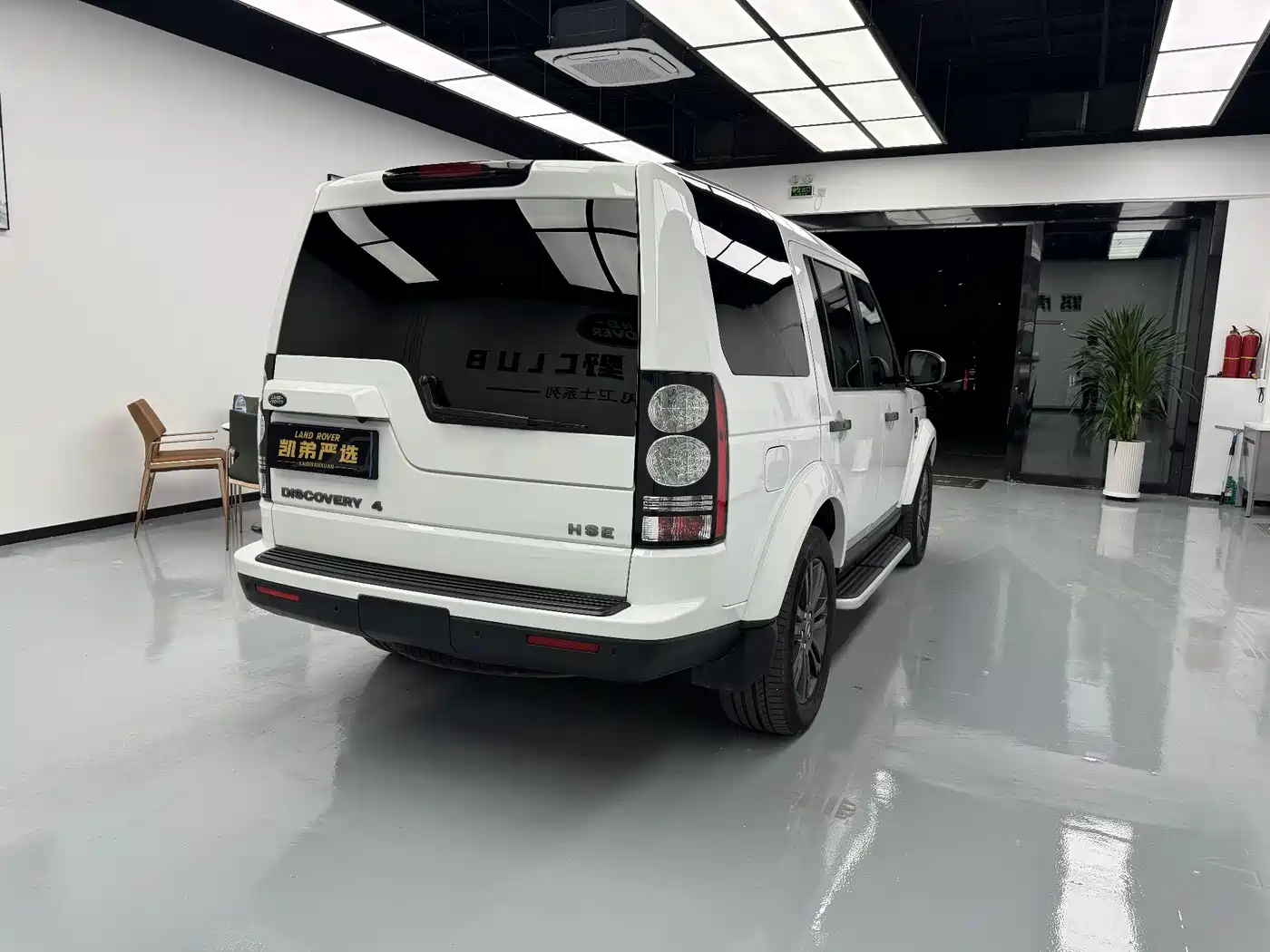 Land Rover Discovery 2015 3.0 SC V6 SE фото 4