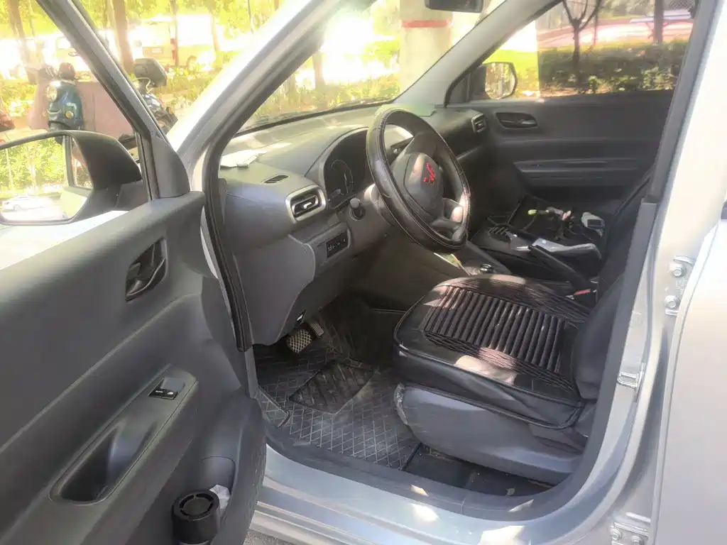 Wuling Motors Wuling Hongguang New Energy 2025 2024 Model Pure Electric 300KM Utility Version