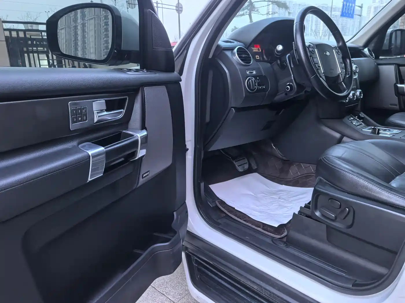 Land Rover Discovery 2016 3.0 SC V6 HSE фото 11
