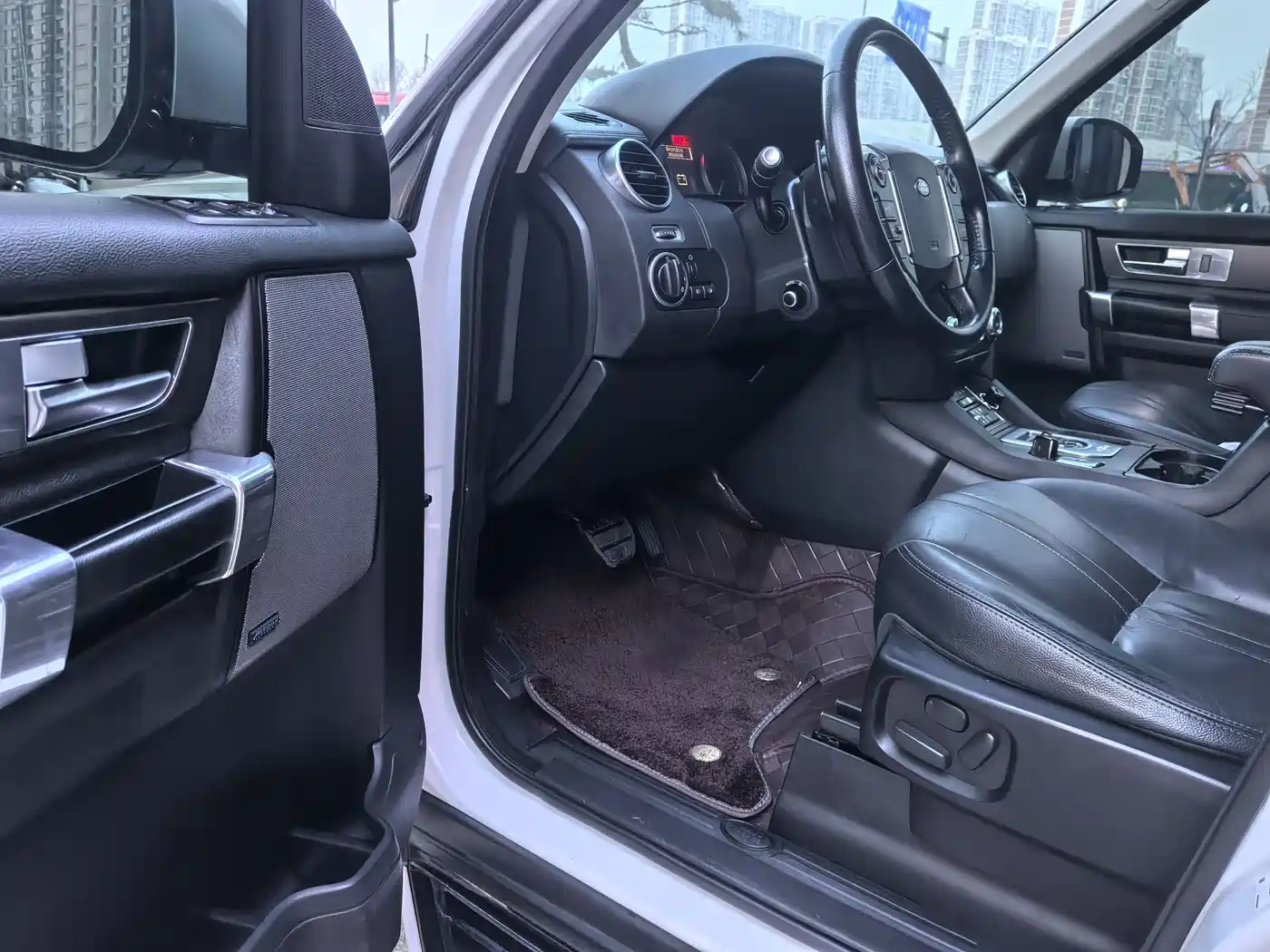 Land Rover Discovery 2016 3.0 SC V6 HSE фото 10