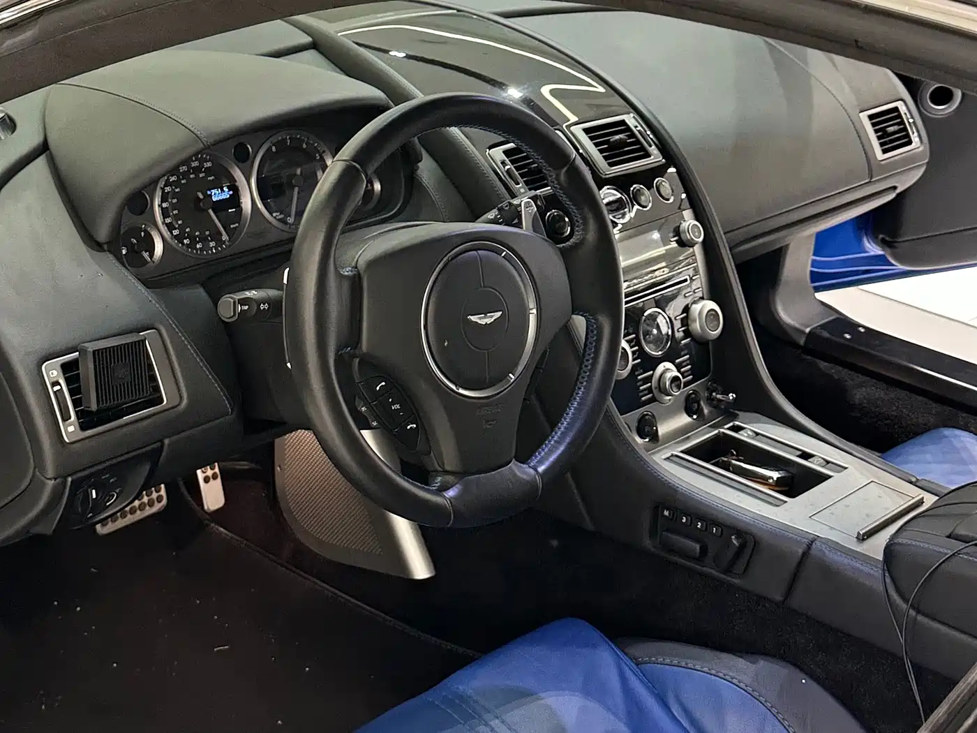 Фото 8 - Aston Martin V8 Vantage