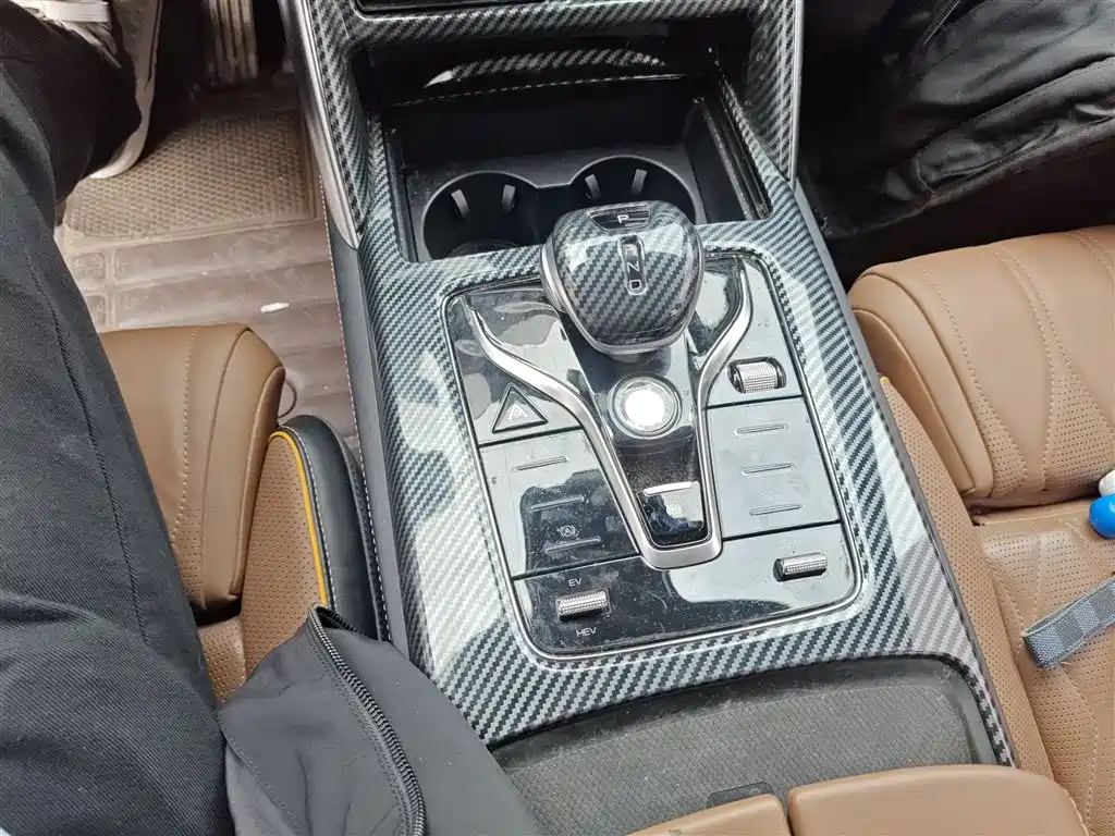 BYD Tang New Energy 2021 DM-i 112KM Honor фото 10