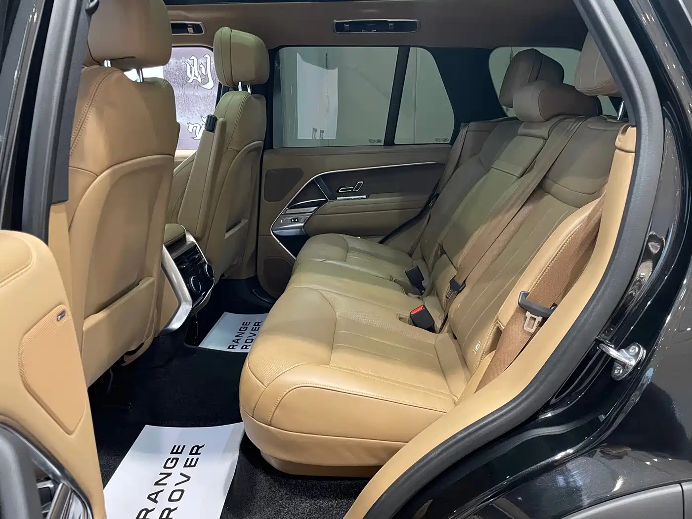 Land Rover Range Rover 2024 3.0 L6 360PS Golden Age Edition фото 15