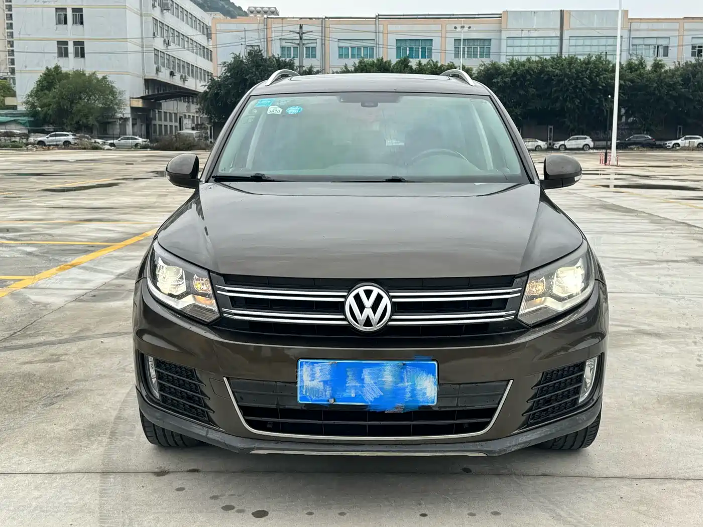VOLKSWAGEN TIGUAN