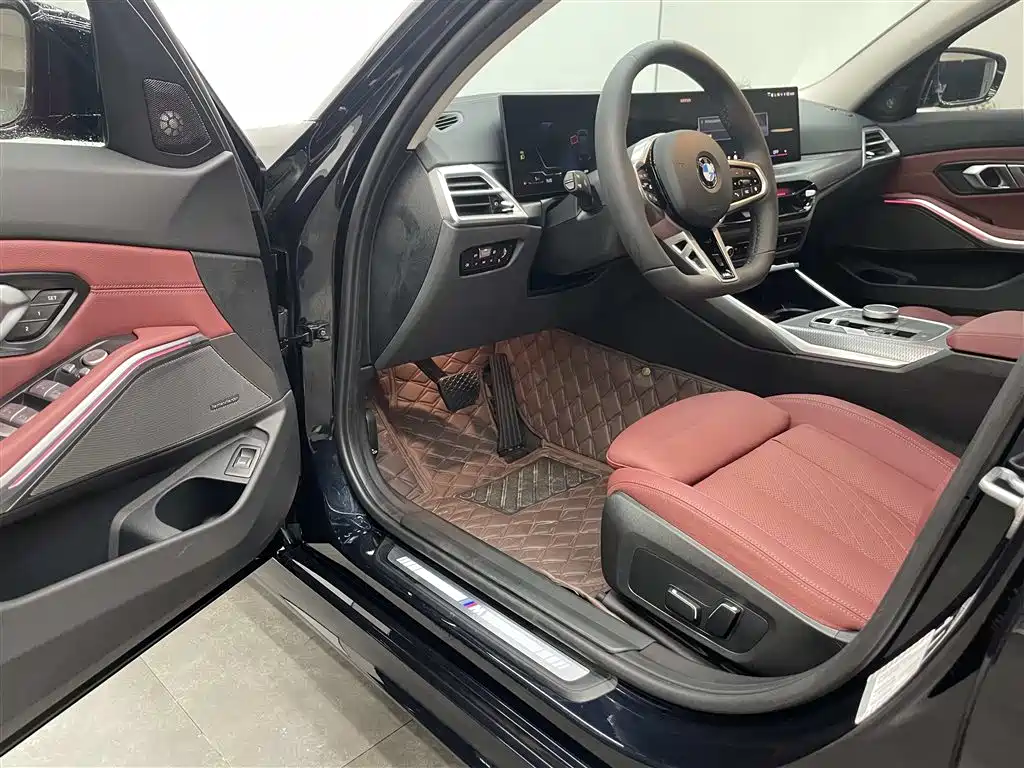 BMW 3 Series 2025 330Li M Sport Night Edition фото 7