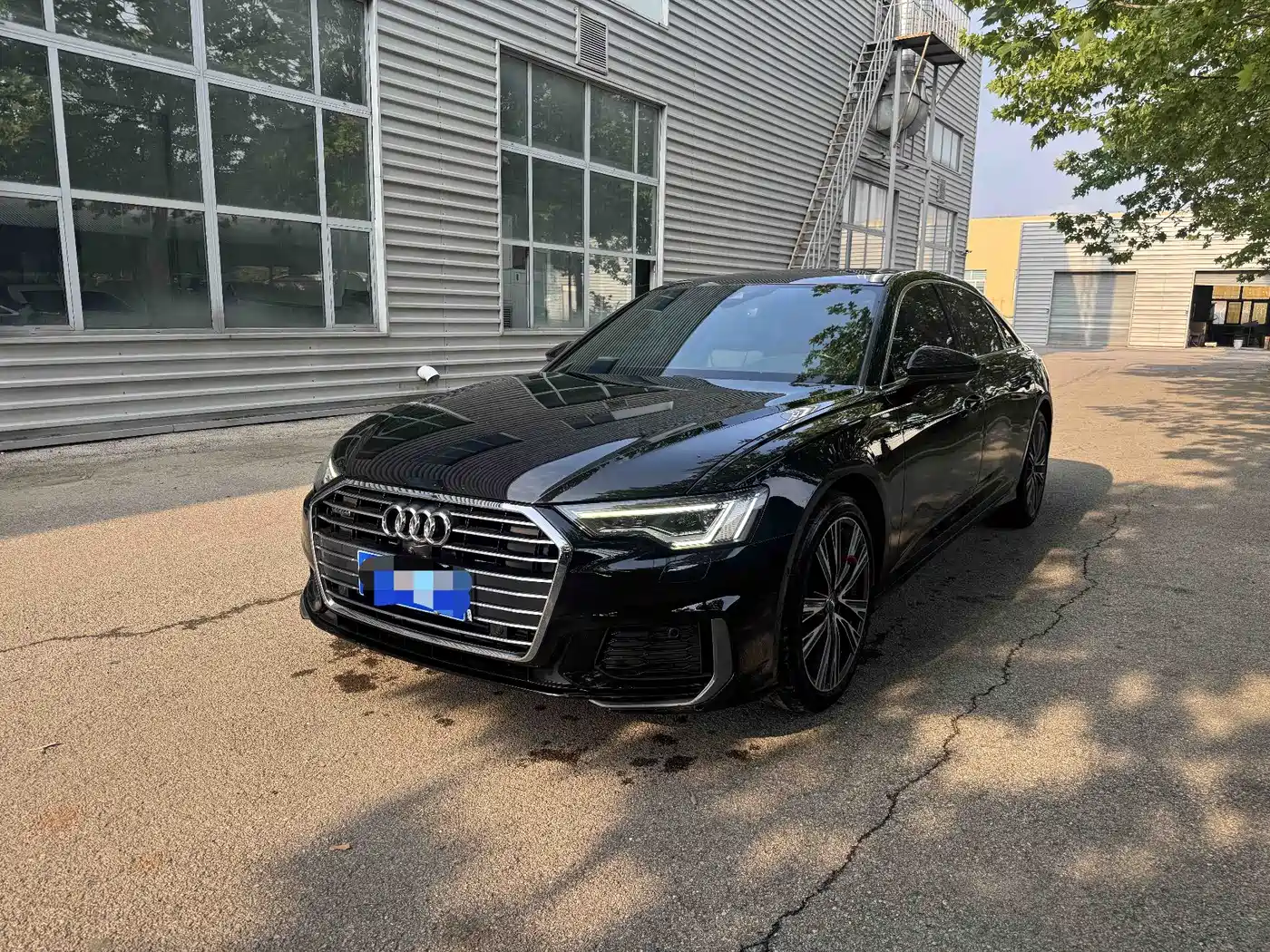 Фото 1 - Audi A6L
