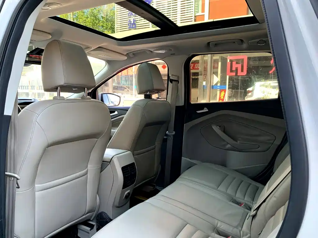 Фото 8 - Ford Kuga