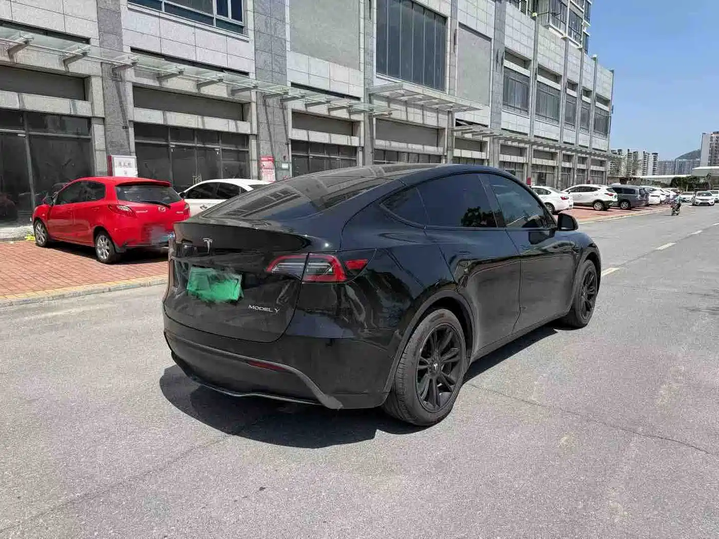 TESLA MODEL Y