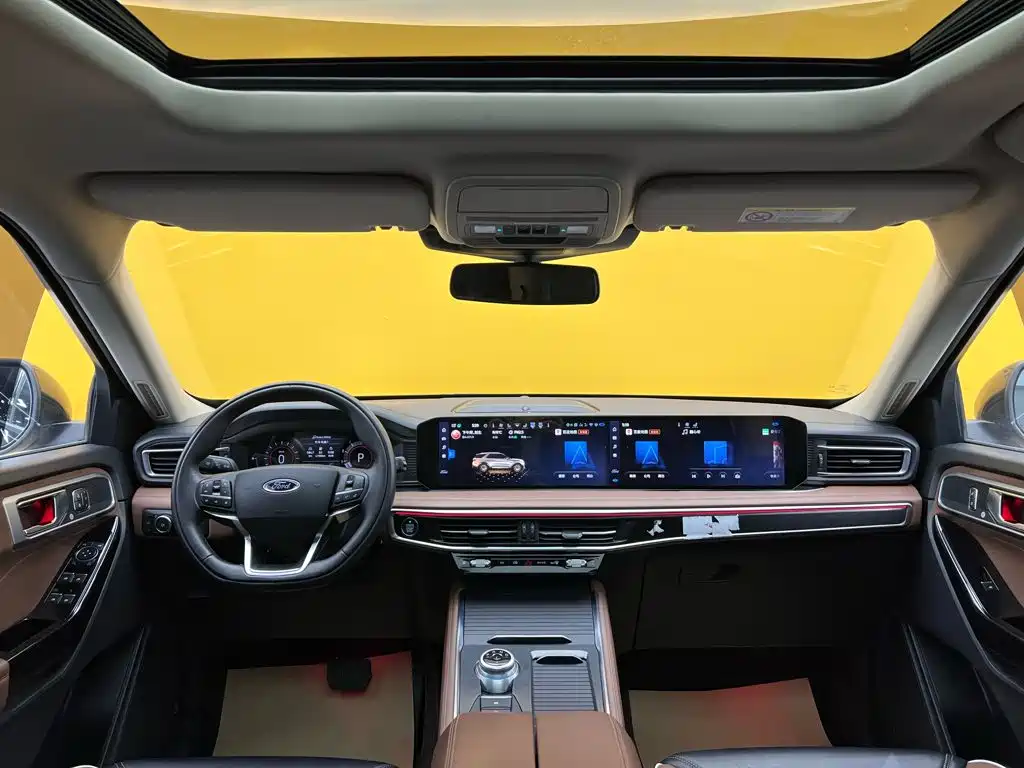 Photo 36 - Ford Explorer