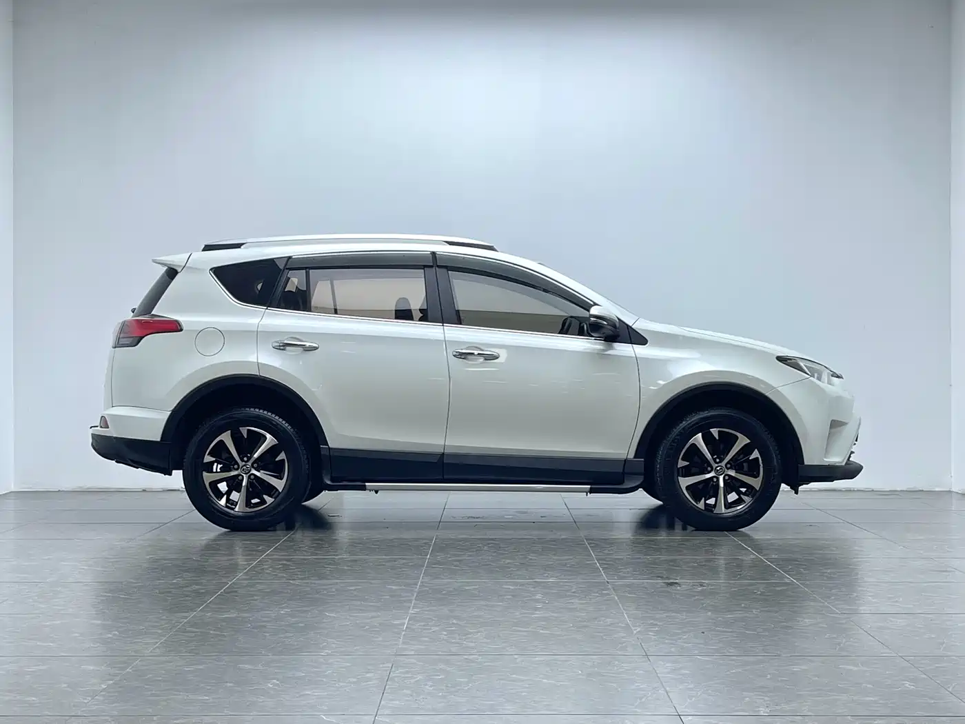 Toyota RAV4 Rongfang 2016 2.0L CVT 2WD Trend (China V) фото 8