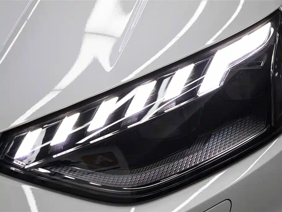Audi A4L 2025 2 Million Celebration Edition 40 TFSI Luxury Dynamic B&O Starlight Night Edition фото 12