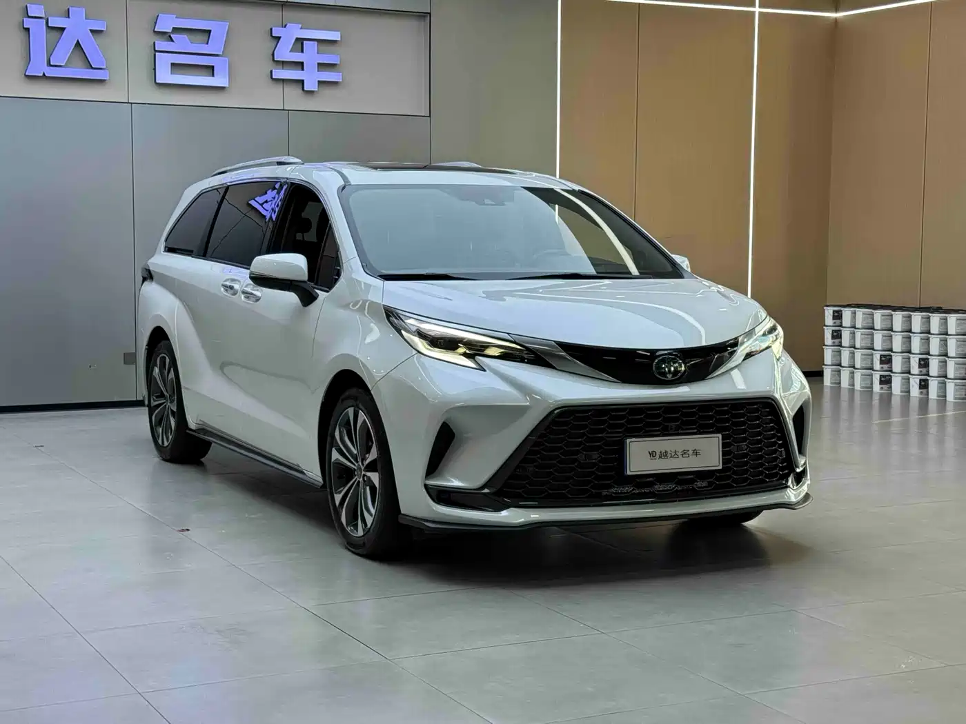 Toyota Granvia 2023 2.5L Hybrid Flagship VIP Edition фото 4