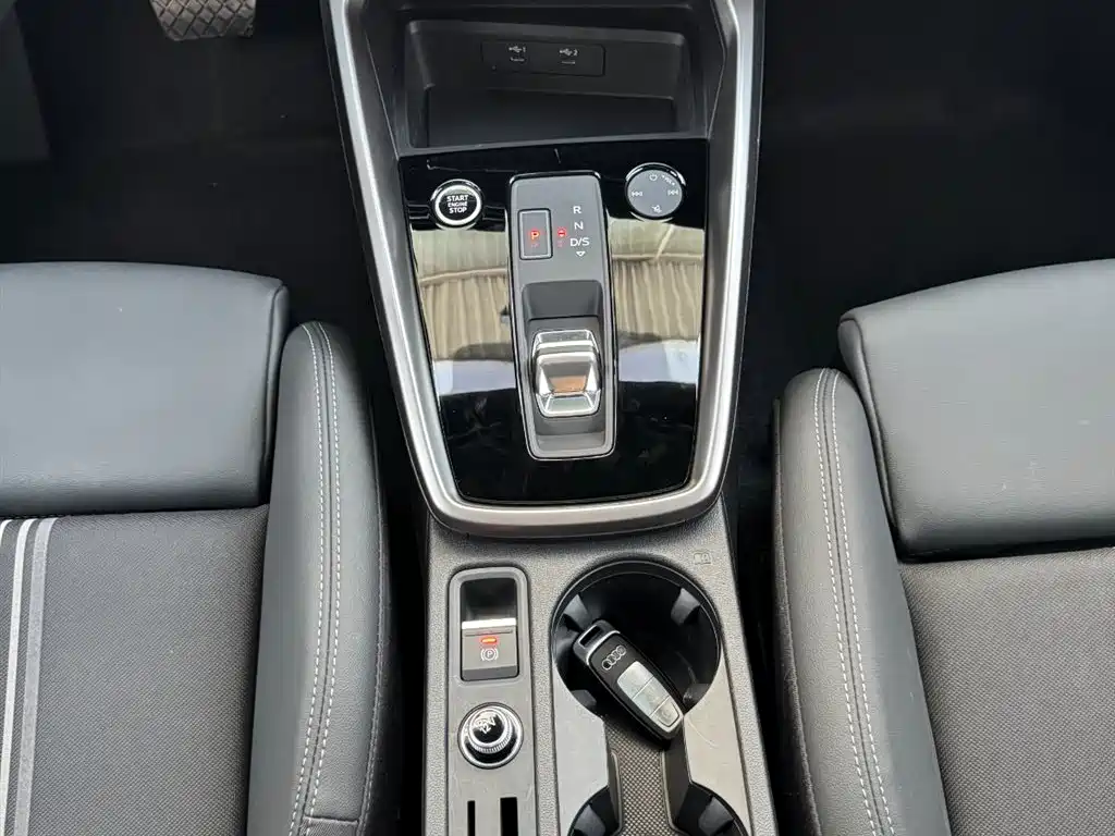 Audi A3 2024 Model A3L Limousine 35 TFSI Fashion Sport фото 5
