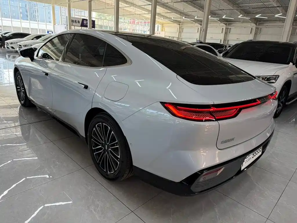 Geely Galaxy Galaxy Xingyao 8 2026 2025 130km EM-i Premium Edition