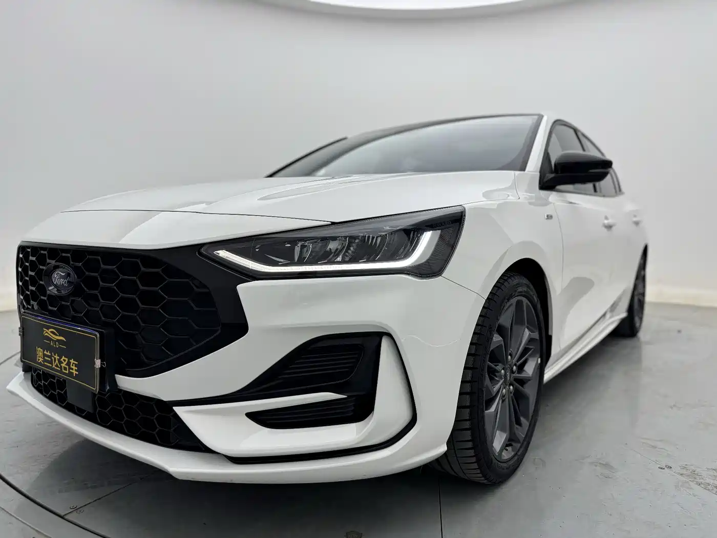 FORD FOX