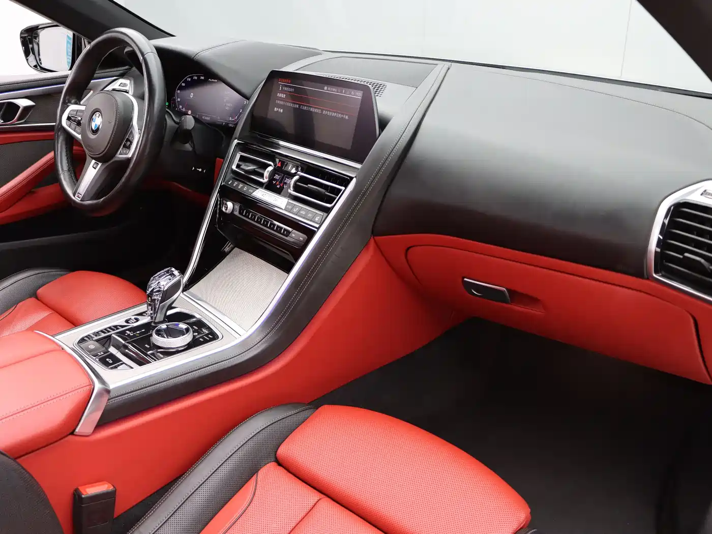 BMW 8 Series 2019 840i Convertible M Sport фото 26