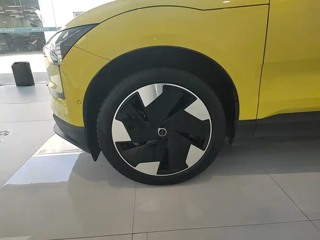 Volvo EX30 2024 2025 RWD Long Range Ultra