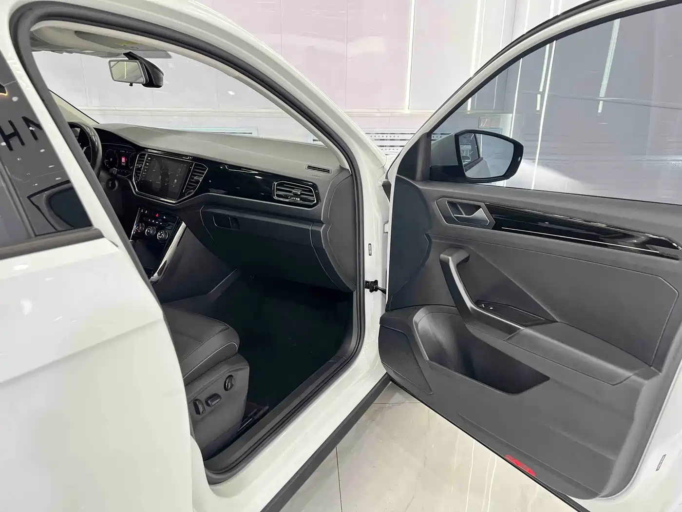 VOLKSWAGEN T ROC EXPLORING SONGS