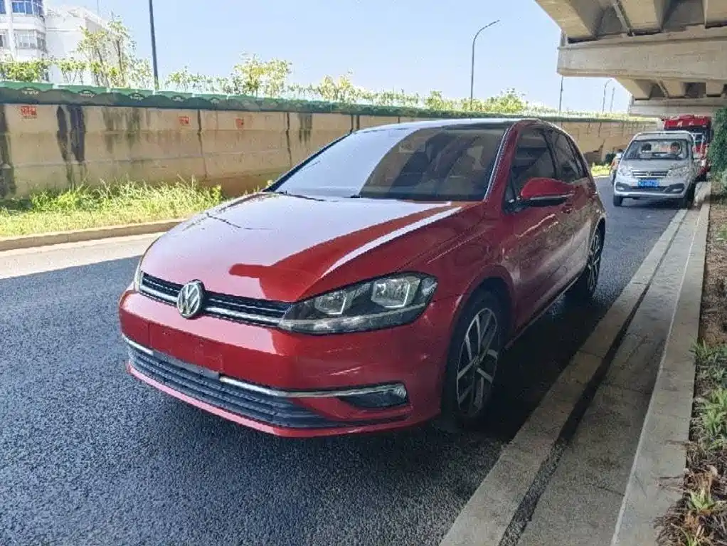 Фото 1 - Volkswagen Golf