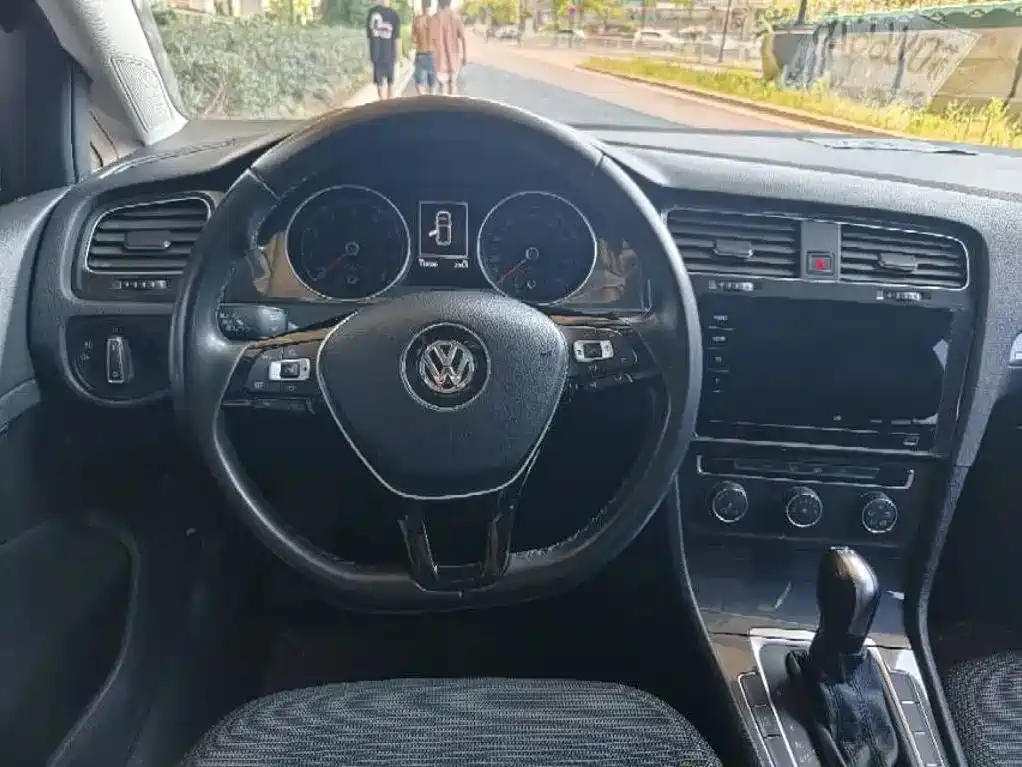 Фото 6 - Volkswagen Golf