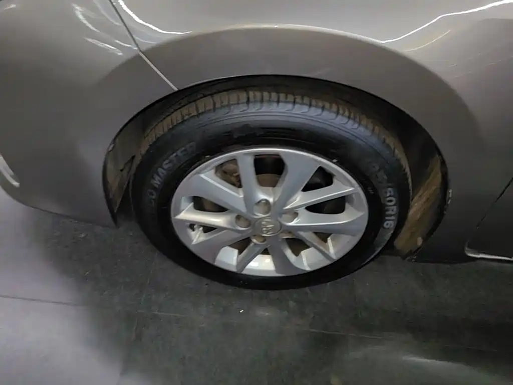 Фото 23 - Toyota Corolla