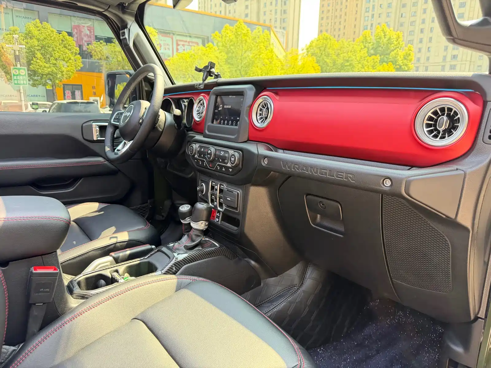 Photo 13 - Jeep Wrangler