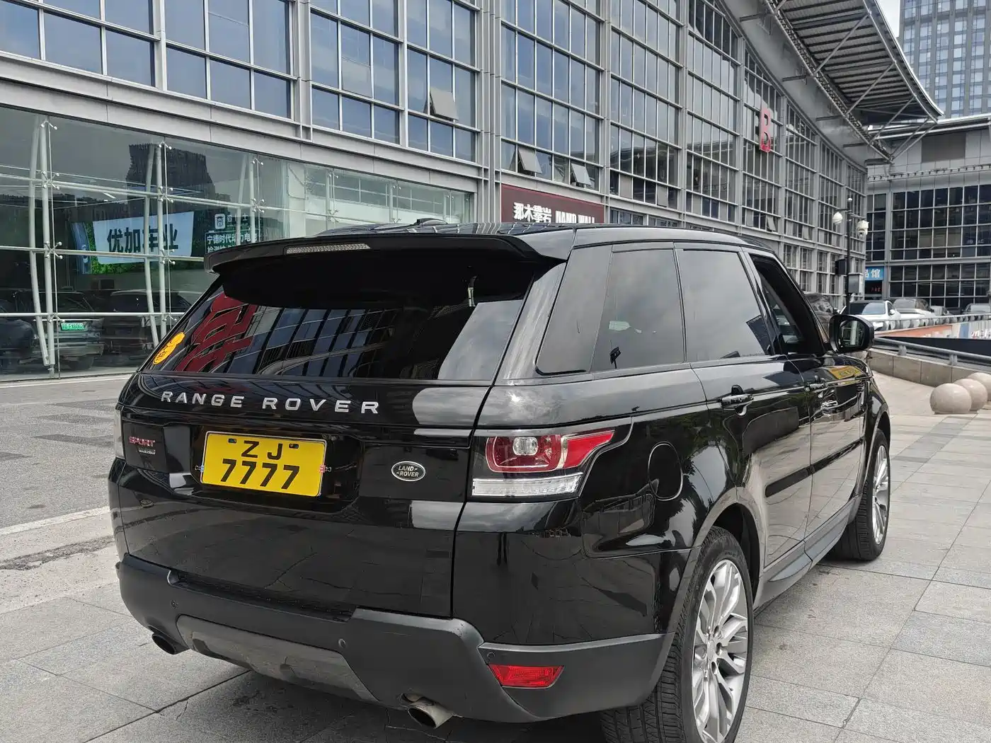 Land Rover Range Rover Sport 2016 Model 3.0 SC V6 HSE DYNAMIC фото 7