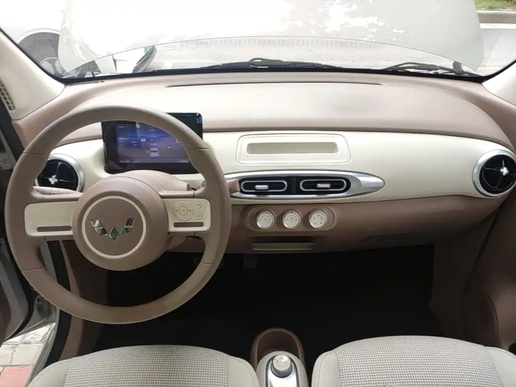 Wuling Motors Hongguang MINIEV 2026 2025 4-Door Advanced