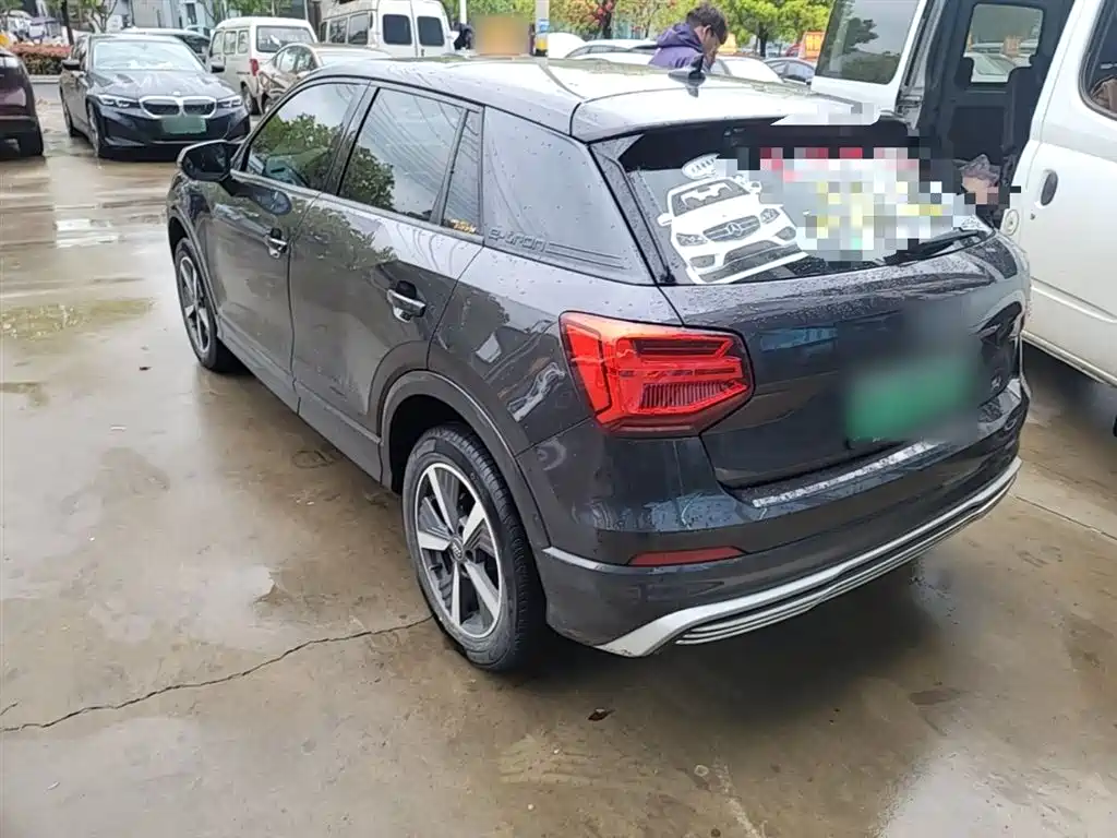 AUDI Q2L E-TRON
