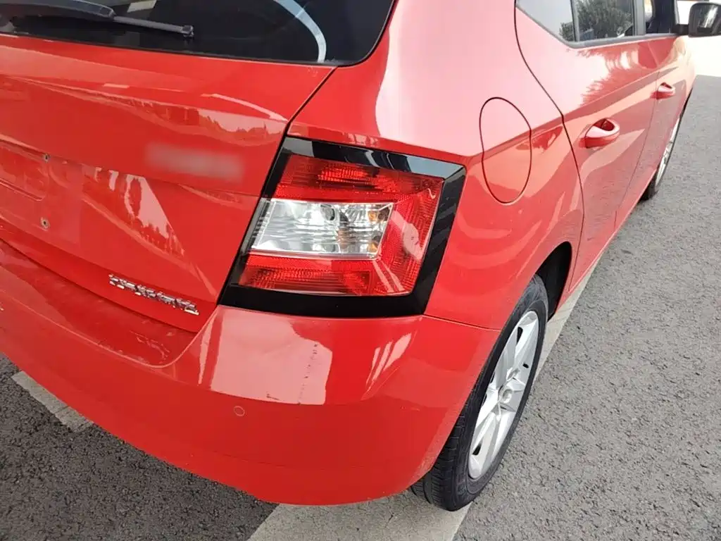 Škoda Fabia 2018 2017 1.4L Auto Car Enjoy Edition