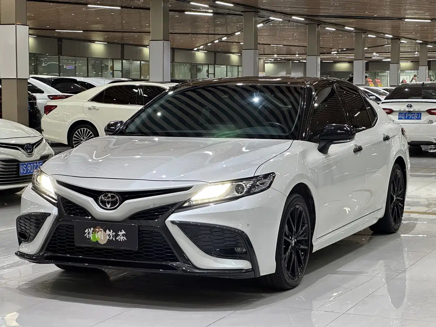 Фото 1 - Toyota Camry