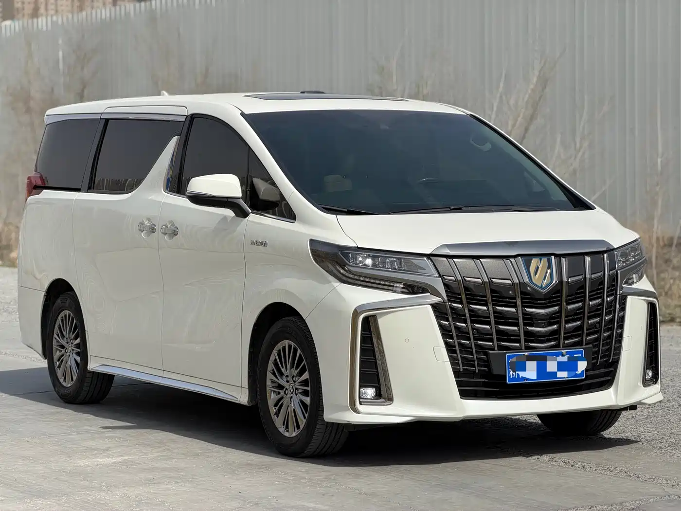 Toyota Alphard 2023 Dual Hybrid 2.5L Ultimate Gold Edition фото 3