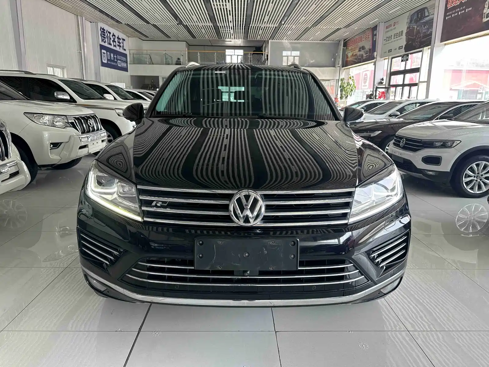 Фото 2 - Volkswagen Touareg