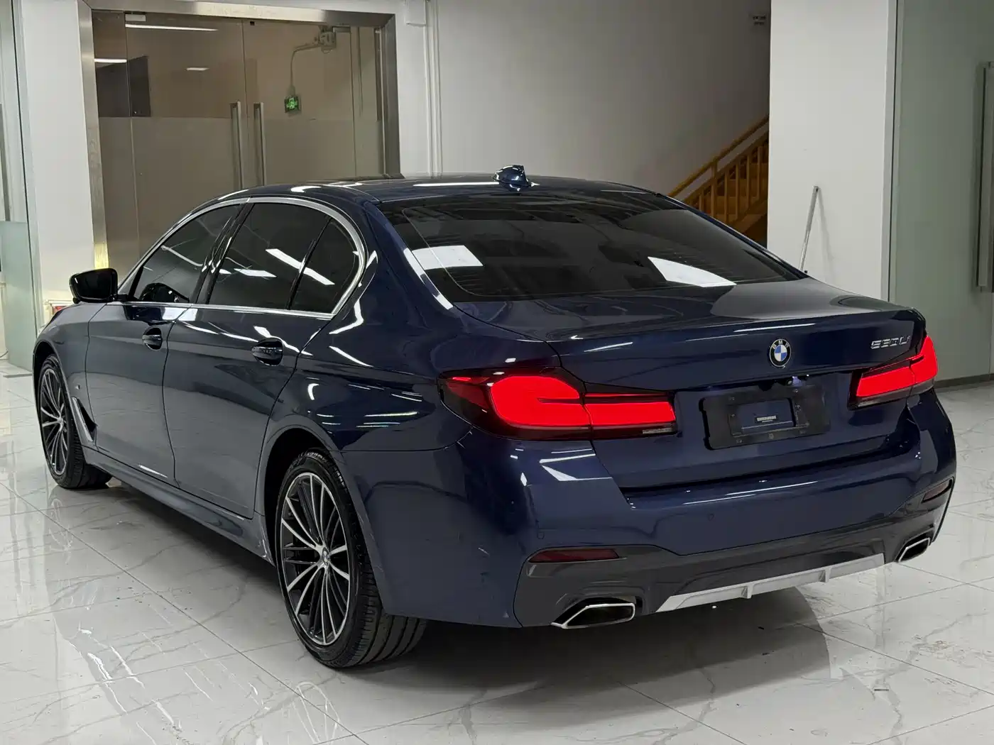 BMW 5 Series 2021 530Li Leading M Sport Package фото 4