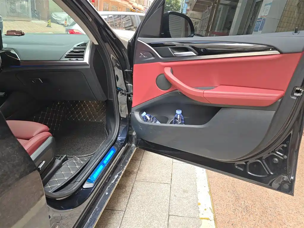 BMW iX3 2024 Leading Edition фото 20