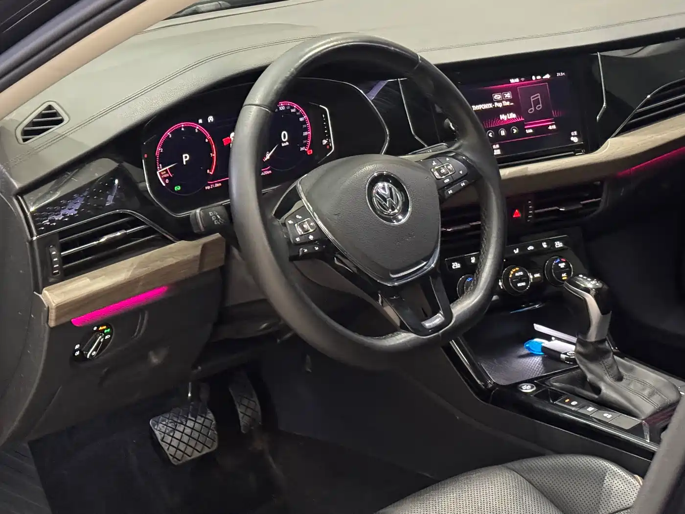 Volkswagen Passat 2020 330TSI Luxury Edition China VI фото 18