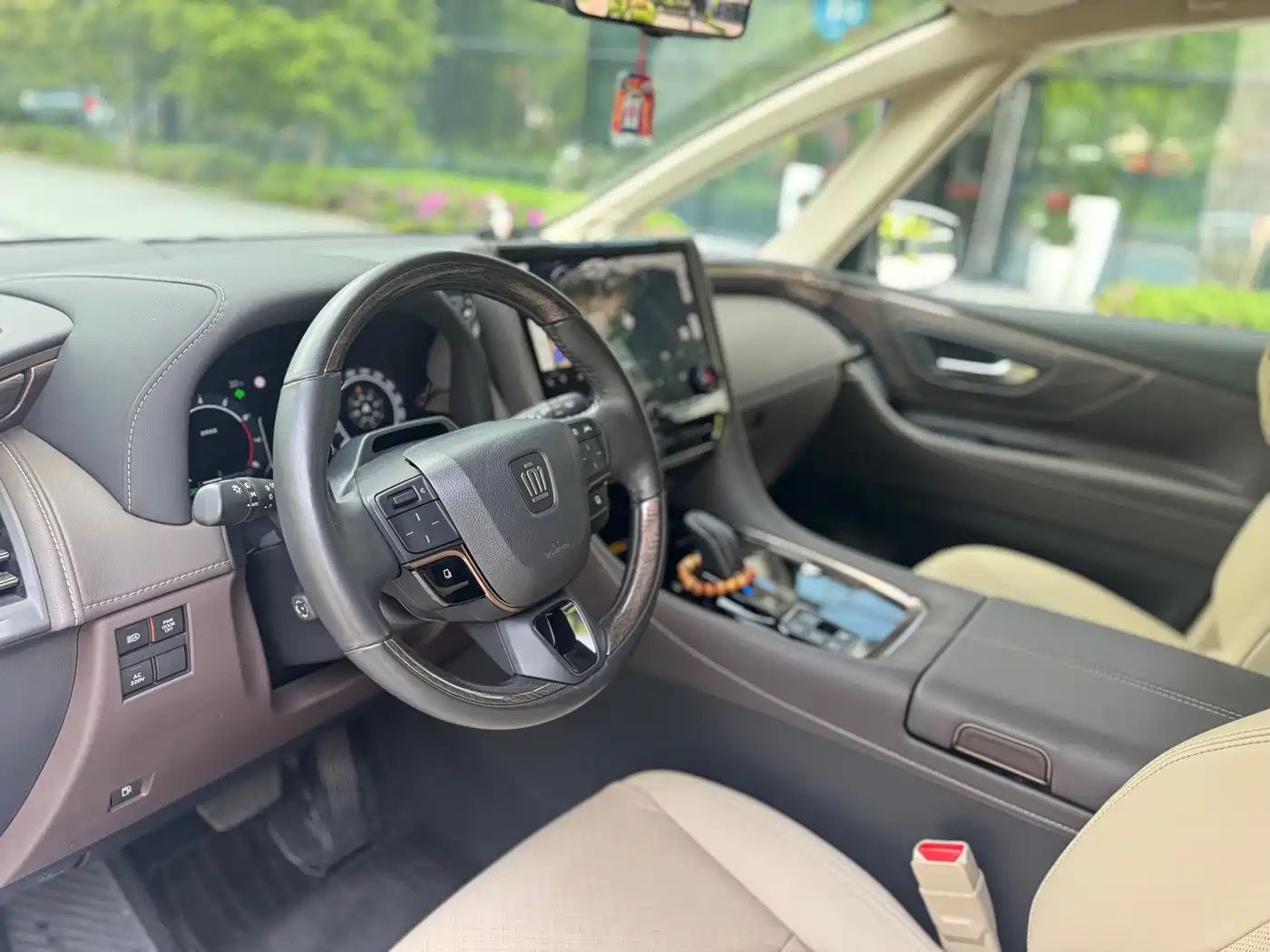 Toyota Vellfire 2024 Crown Hybrid 2.5L Premium Edition фото 4