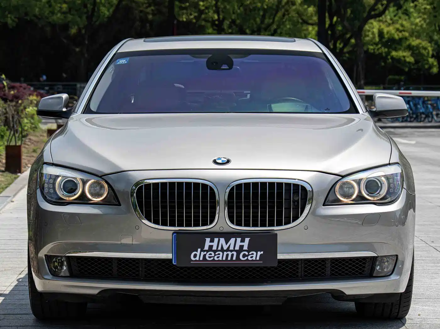 BMW 7 Series 2010 760Li фото 2