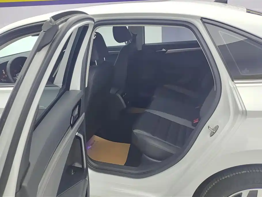 Volkswagen Sagitar 2022 280TSI DSG Surpassing Edition фото 11
