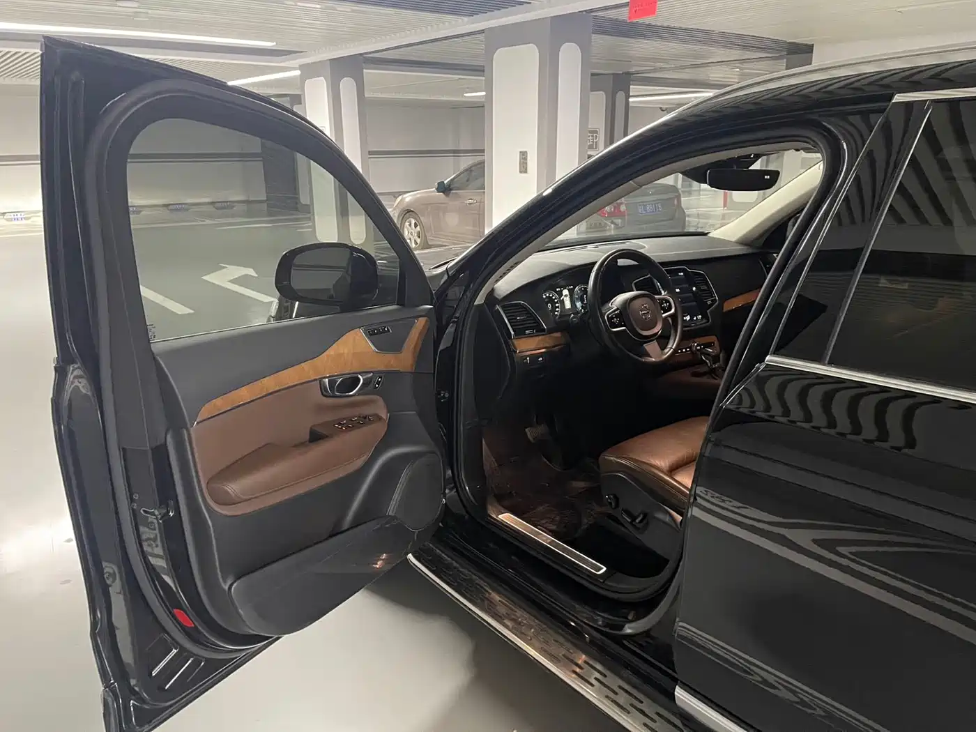 Фото 8 - Volvo XC90