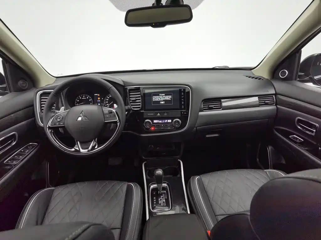 Фото 5 - Mitsubishi Outlander