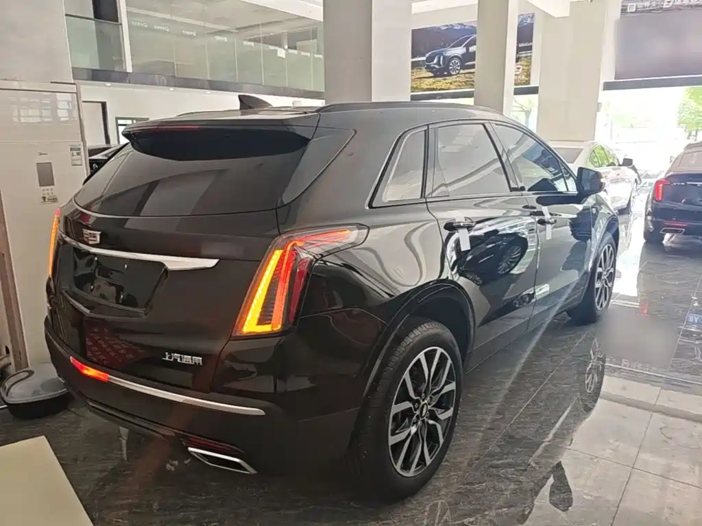 Photo 7 - Cadillac XT5