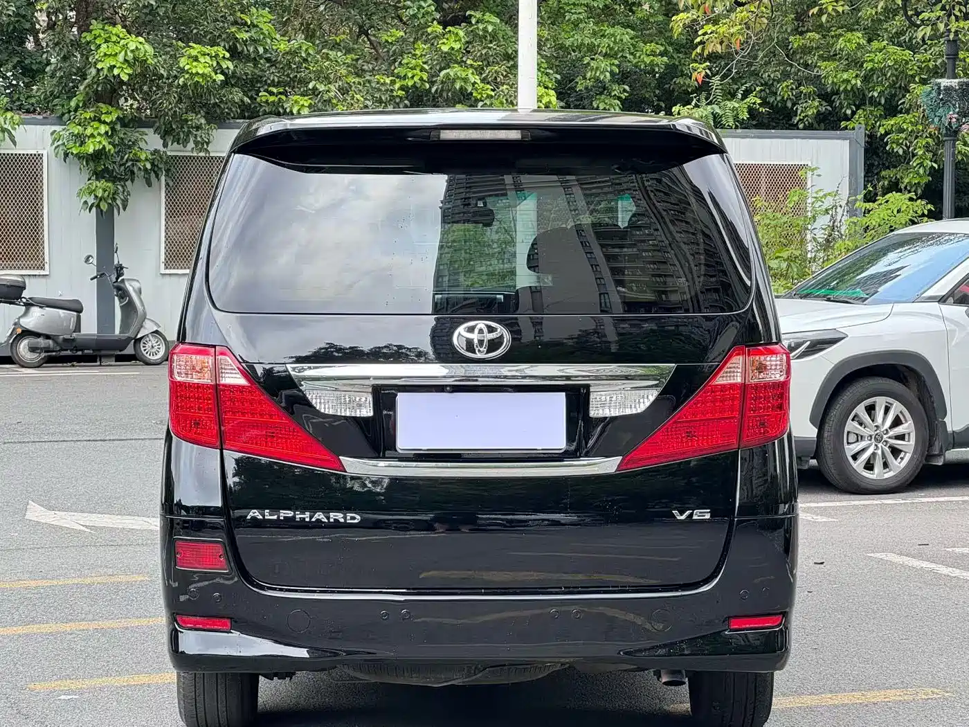Toyota Alphard 2011 3.5L Luxury Edition фото 4