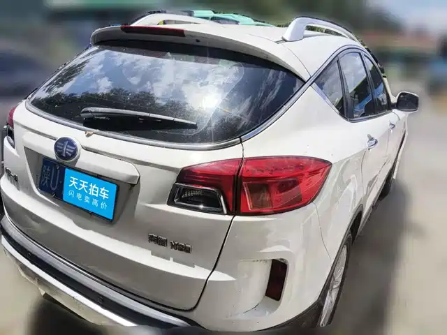 Besturn X80 2015 2.0L Manual Comfort 2nd Anniversary Edition — фото 2